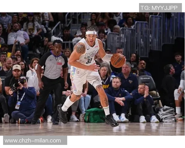 阿隆戈登新纹身惊艳亮相双黑臂环引发球迷热议